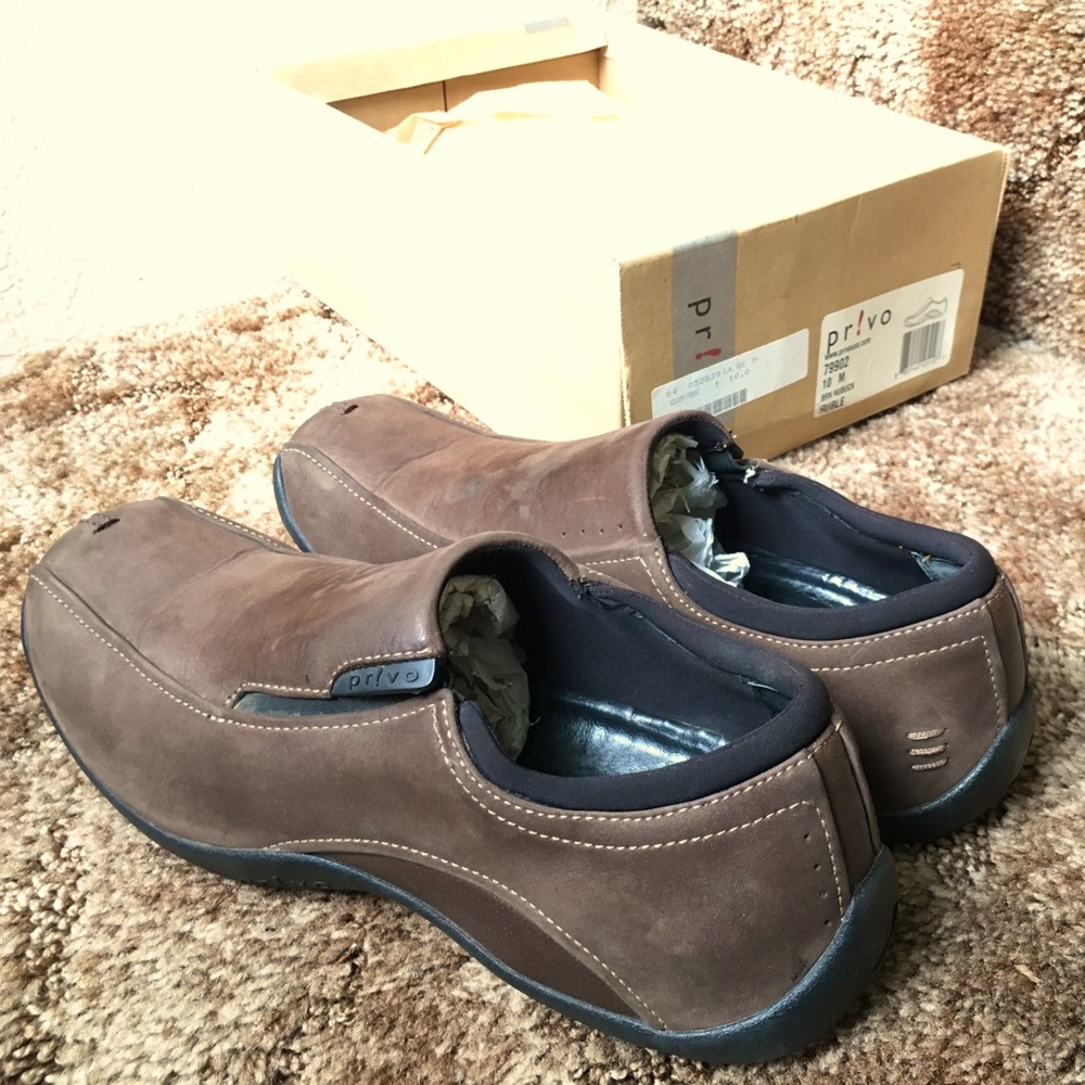 Clarks Privo Brown Nubuck 79902 Men's Slip-on loafer. Size 10.